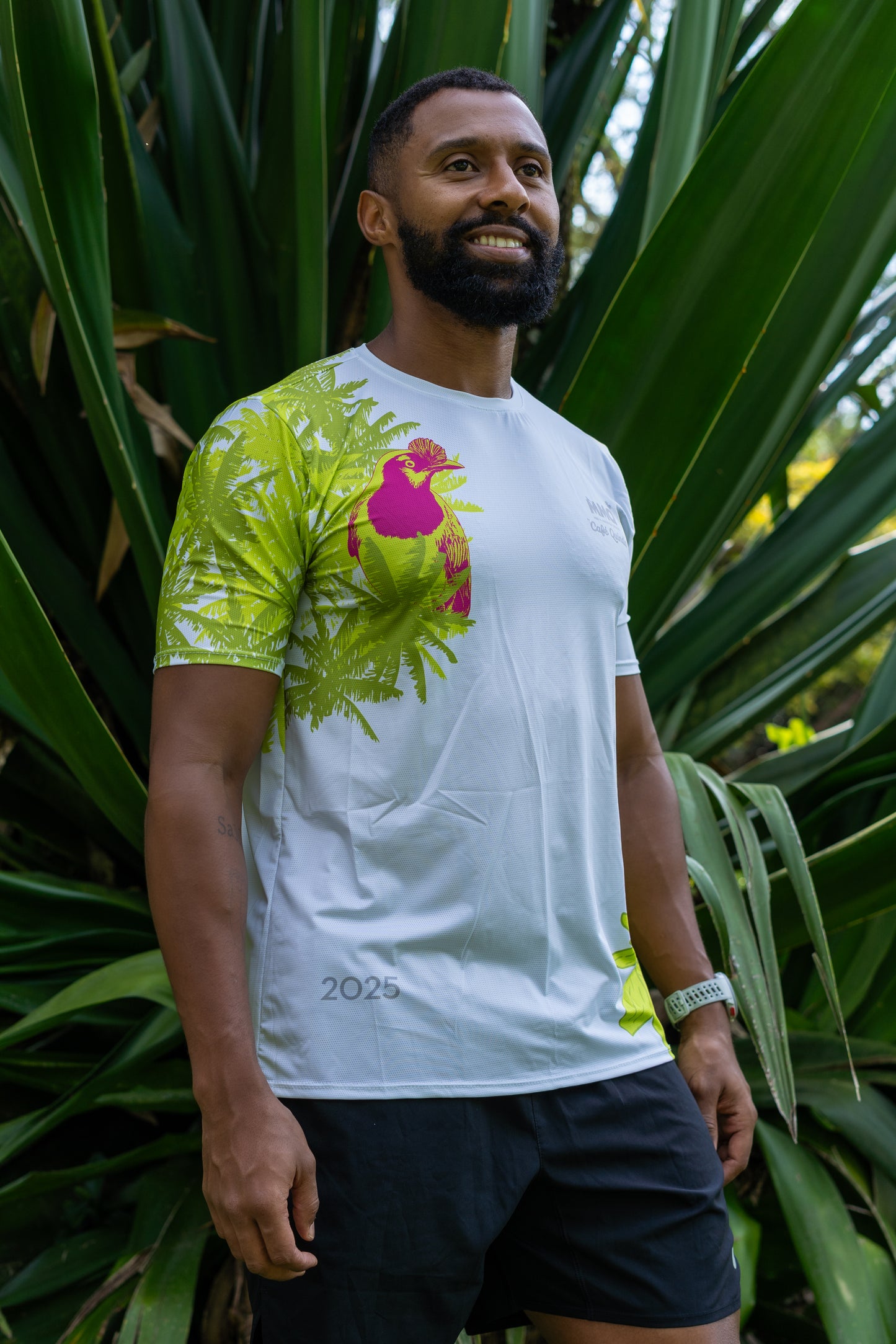 CAMISETA HOMBRE BLANCO VERDE 2025