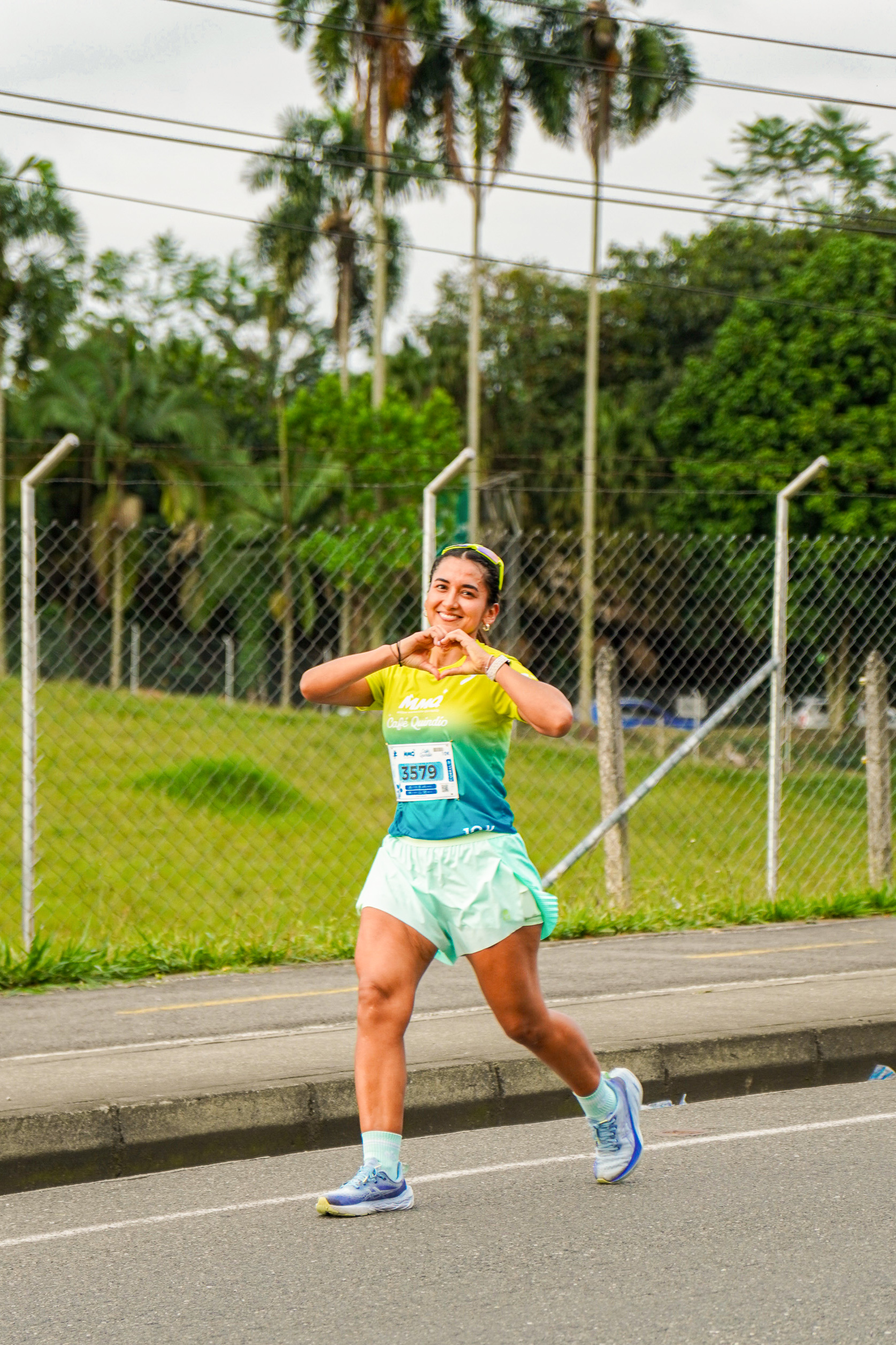 Corredores de la Media Maratón Quindío durante la carrera